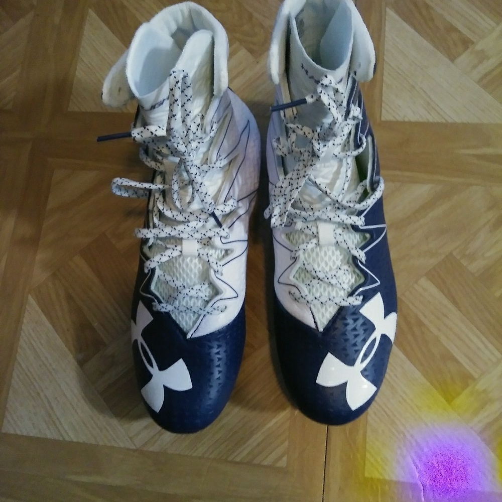 Under Armour highlight cleats 8.5